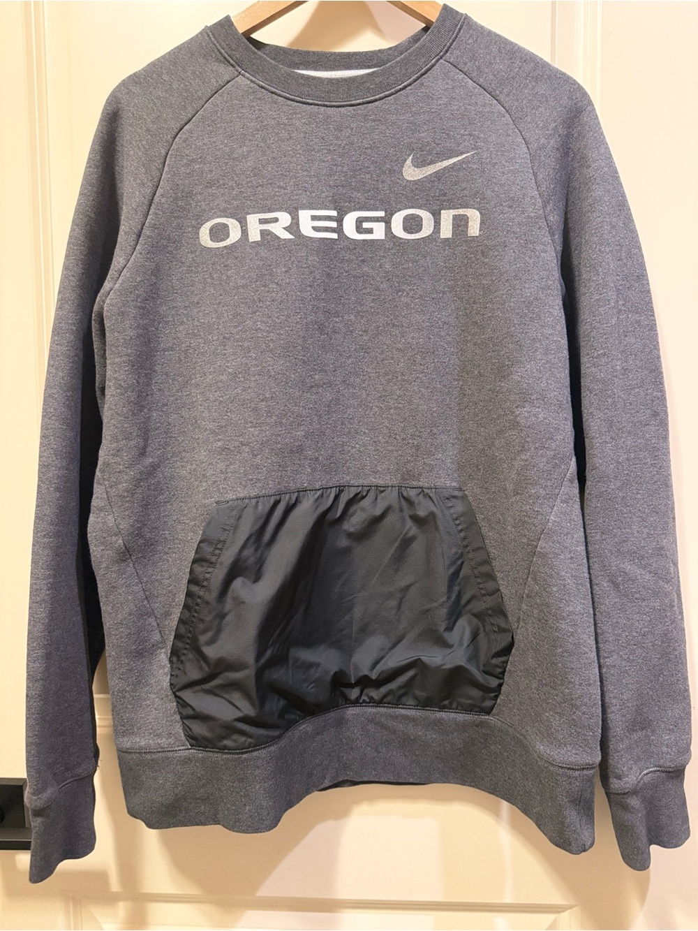 Nike Men's Gray 'Oregon' Crewneck Sweatshirt